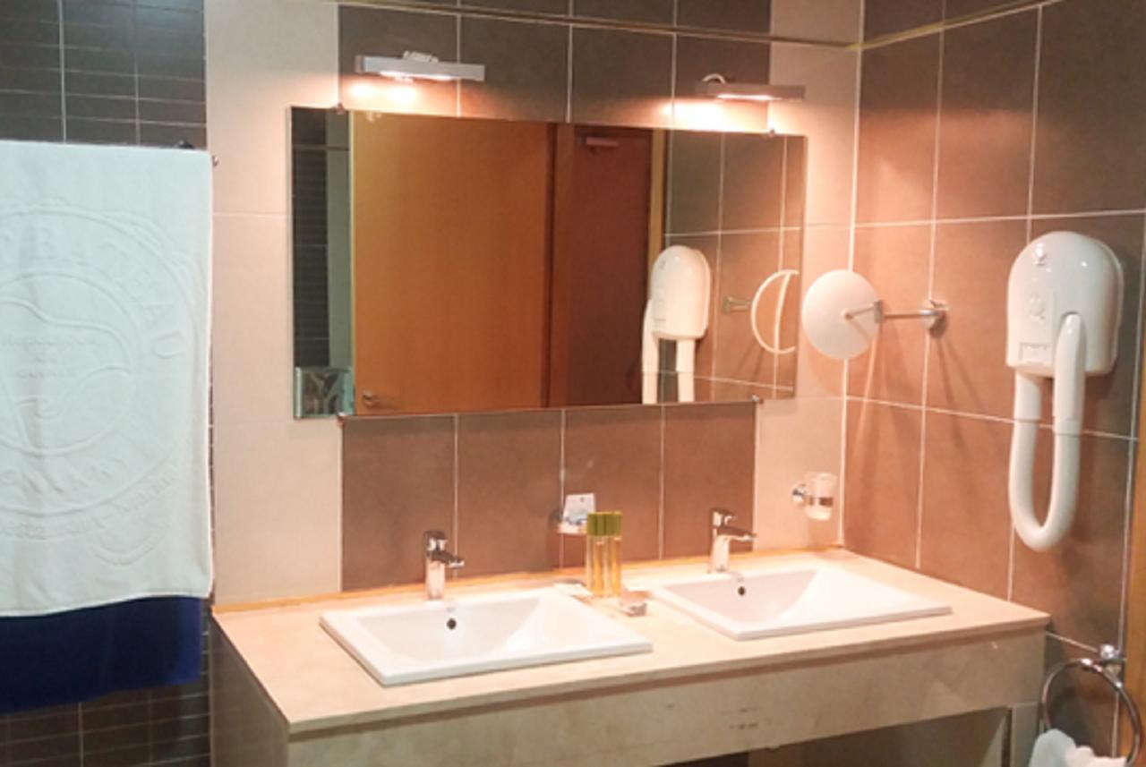Hotel Le Petit Bateau Κονακρί Εξωτερικό φωτογραφία