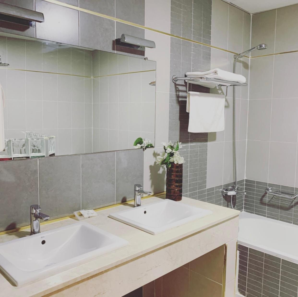 Hotel Le Petit Bateau Κονακρί Εξωτερικό φωτογραφία